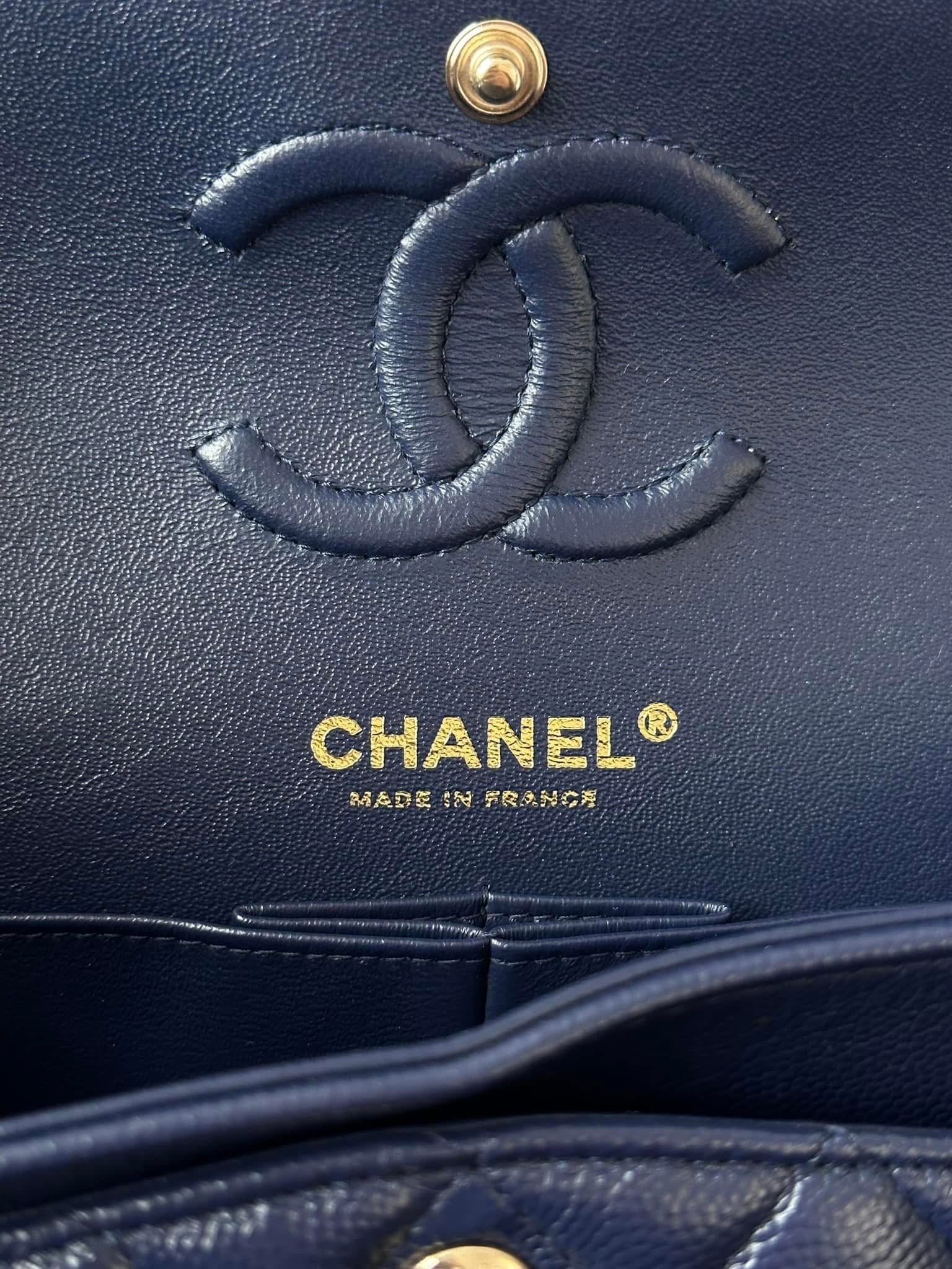 CHANEL Midnight Blue Medium Classicflap