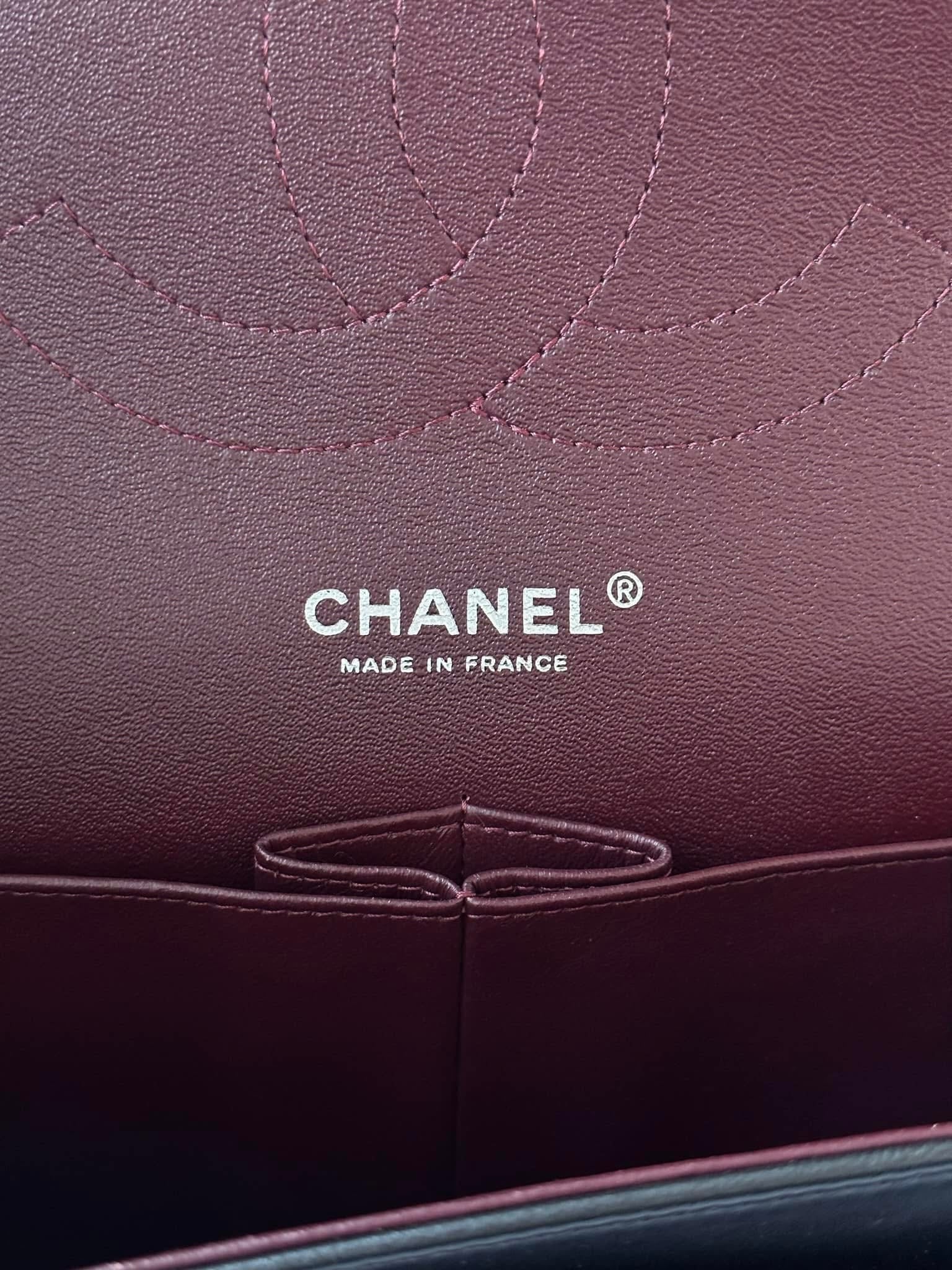 CHANEL Black Jumbo Doubleflap